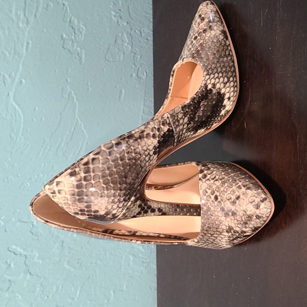 Like new dressy snakeskin pumps